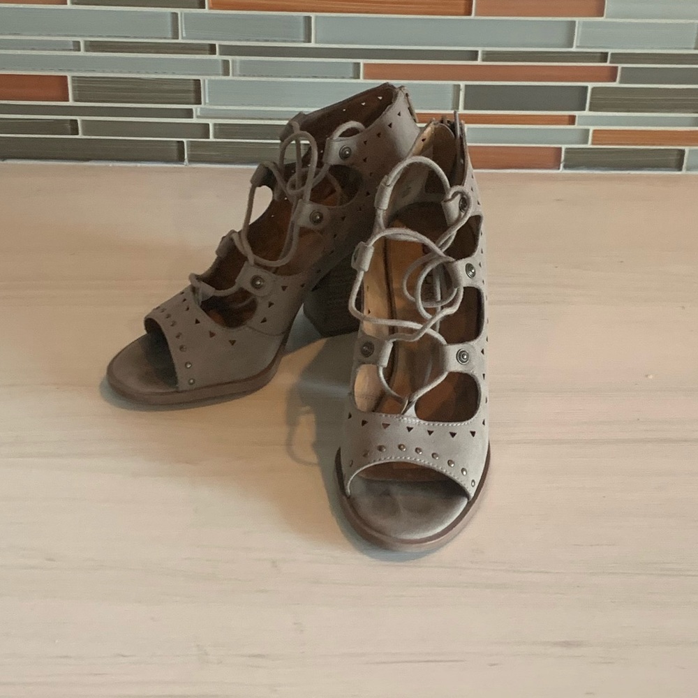 Women’s BKE Sole Lace-Up Heels